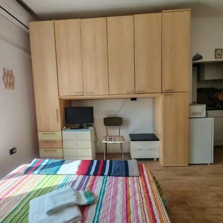 Backpackers Monolocale - Il Lupo Affitta Rimini